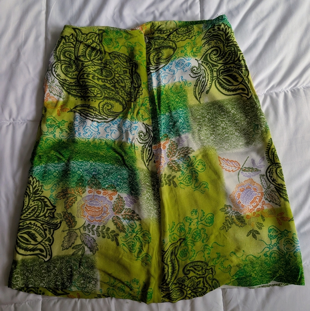 Green and blue paisley mini skirt with elastic waistband - Picture 2 of 3